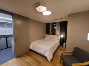 Gangnam super-luxury 2Room 2Bath apt subway 3min